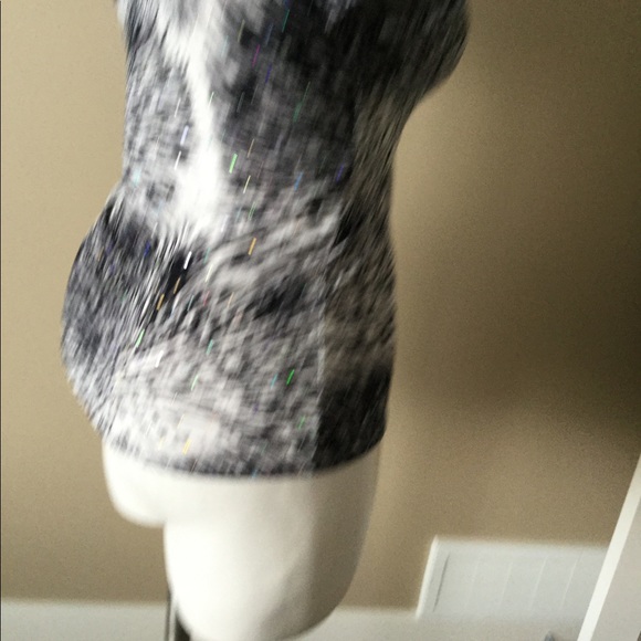 😊 3/$40 Dressbarn sequin top - Picture 3 of 7